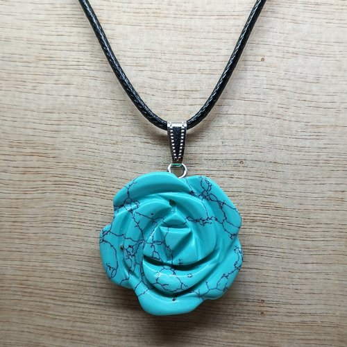 Collier /pendentif , fleur en turquoise