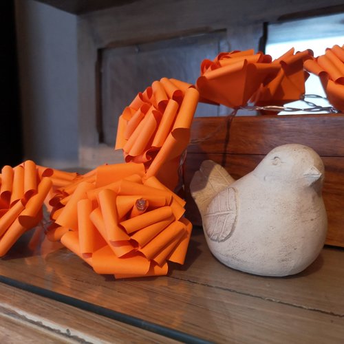 Guirlande lumineuse 20 roses en papier de couleur orange, poétique et romantique