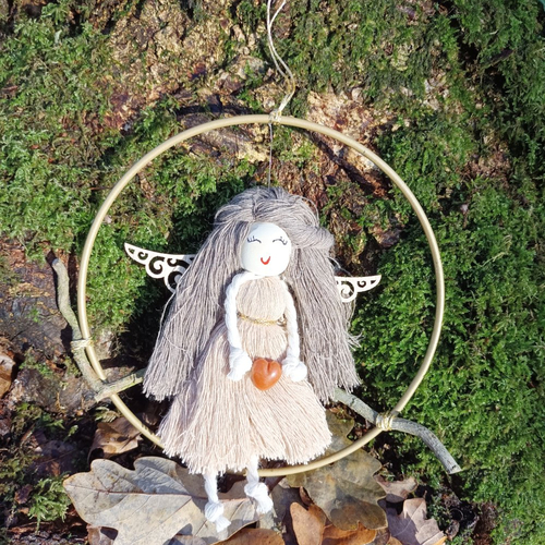 Ange, poupée macramé, décoration murale sur cerceau et branche