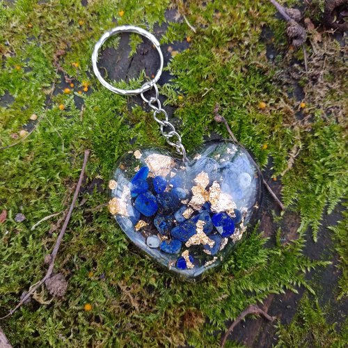 Porte clé coeur en resine époxy et pierres "lapis lazuli"