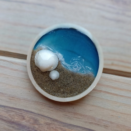 Broche en bois, bord de mer, en résine