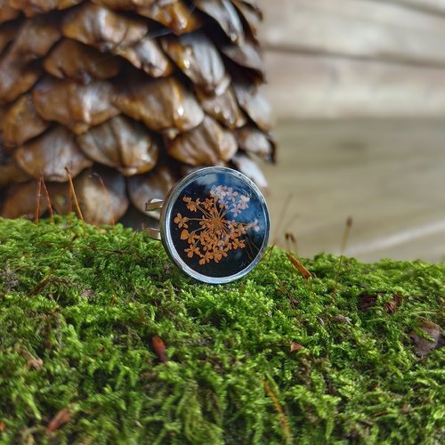 Bague fleur de carotte en résine uv