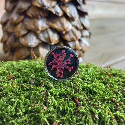 Bague fleur de carotte en résine uv