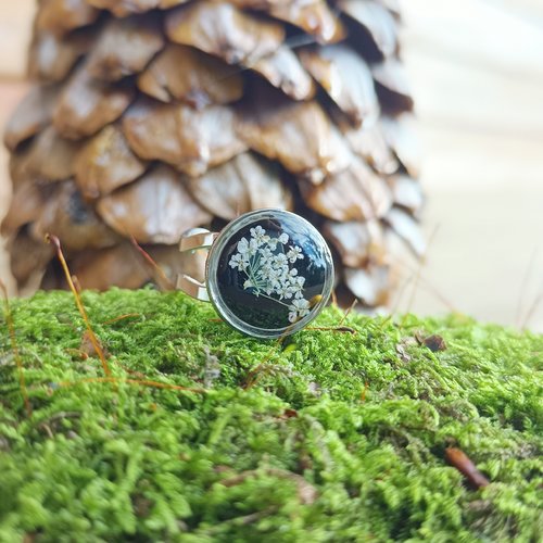 Bague fleur de carotte en résine uv