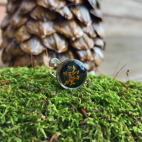 Bague fleur de carotte en résine uv