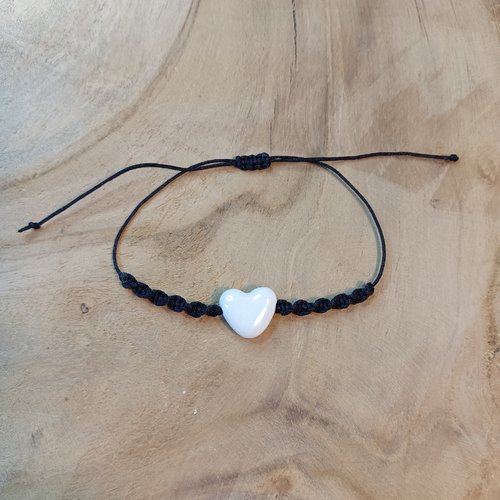 Bracelet cordon / macramé et coeur de céramique