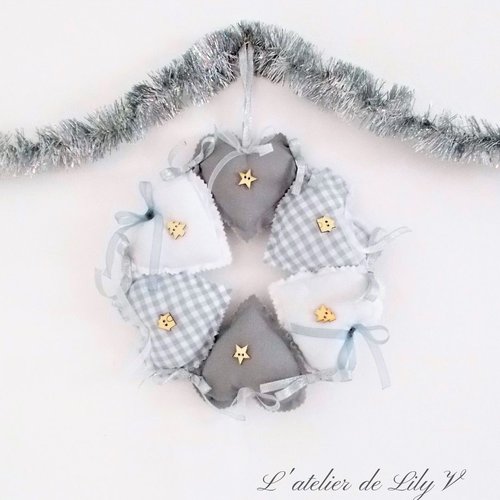 Couronne de noël textile grise et blanche – décoration artisanale chic et cocooning à suspendre