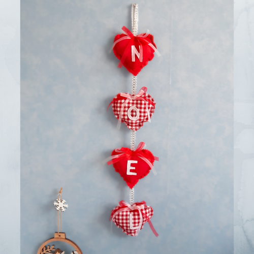 Guirlande de noël artisanale en cœurs rouges et vichy – décoration murale festive