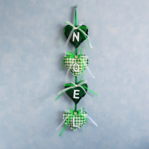 Guirlande de noël verte en tissu vichy – cœurs décoratifs artisanaux pour une fête authentique