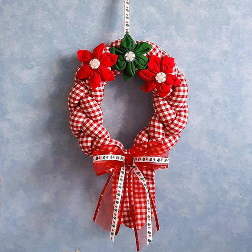 Couronne de noël artisanale en tissu vichy rouge avec fleurs et nœud – ø 24 cm