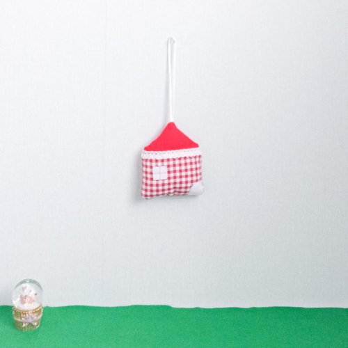 Décoration noël maison tissu vichy rouge, suspension sapin feutrine, boule noël cosy, objet artisanal à suspendre