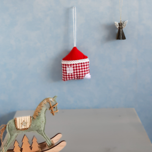 Décoration noël maison tissu vichy rouge, suspension sapin feutrine, boule noël cosy, objet artisanal à suspendre