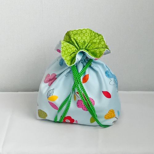 Pochon tissu bleu ciel fleurs multicolores – sac rangement doublure coton vert – pochette fait main – accessoire déco et voyage