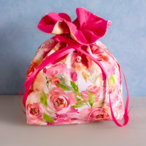 Pochon tissu roses upcycling sac à coulisse fait main coton texturé sac cosmétique voyage chic trousse fond plat édition limitée cadeau