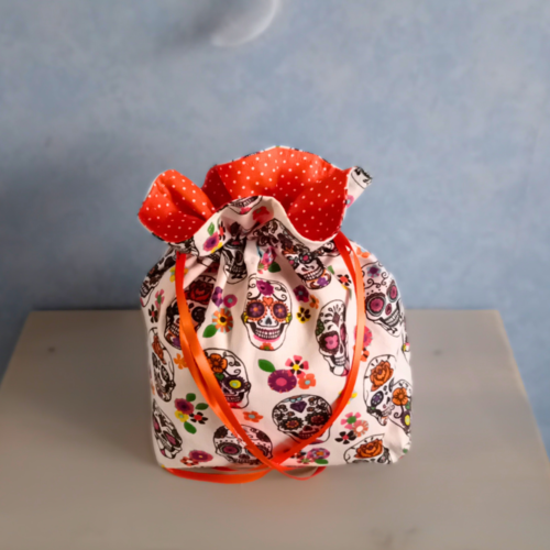 Pochon tissu têtes de mort fleuries orange sac à coulisse pochette cadeau réutilisable sac rangement voyage halloween coton fait main