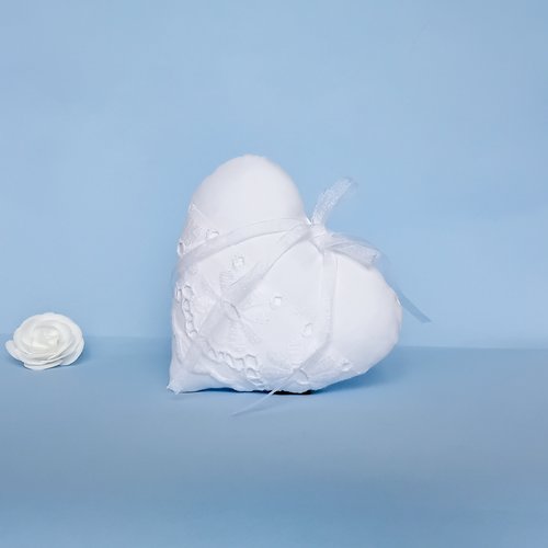 Cœur décoratif à suspendre blanc upcycling dentelle | coussin ornement coton romantique vintage cosy | décoration murale chic