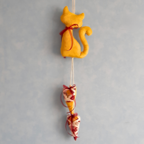 Mobile chat en velours jaune et cœurs éventails, décoration suspendue artisanale pour chambre ou salon cosy