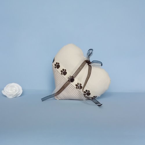 Cœur coussin de porte motif pattes de chat, décoration murale cosy beige écru, cadeau amoureux des animaux