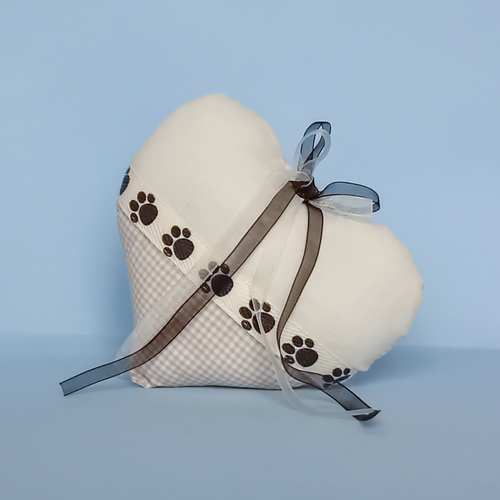 Cœur décoratif à suspendre motif pattes de chat, suspension porte beige et écru, cadeau amoureux des chats, fait main