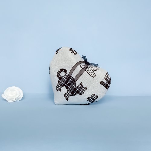 Cœur à suspendre tissu jacquard chat noir et blanc, coussin de porte, décoration cosy graphique fait main