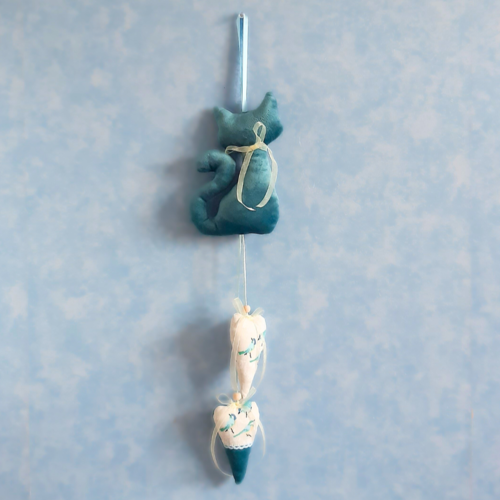 Mobile mural chat velours bleu canard, suspension bébé enfants cœurs mésanges, décoration cosy fait main