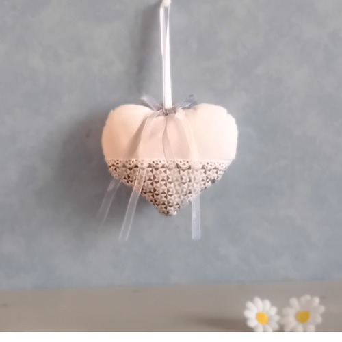 Cœur décoratif à suspendre coton blanc gris | coussin géométrique triangles | décoration murale moderne cosy scandinave fait main