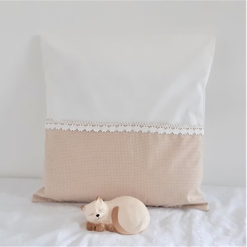 Housse de coussin décorative à poches, étui, range-livre | vichy beige dentelle | coton polyester | cosy & fonctionnelle | 40x40 cm