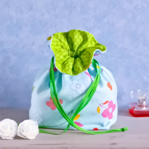 Pochon tissu fleurs bleu ciel doublure vert pré sac à coulisse pochette cadeau réutilisable sac rangement voyage vrac zéro déchet