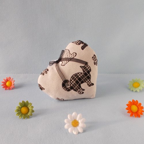Cœur à suspendre tissu jacquard chat noir et blanc, coussin de porte, décoration cosy graphique fait main