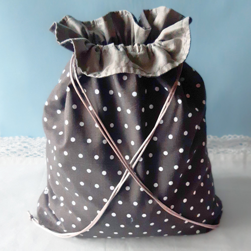 Grand pochon coulisse sac tissu gris anthracite petits pois blancs pochette rangement cordon voyage lingerie fait main