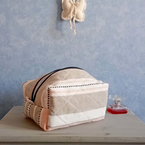 Trousse de toilette matelassée coton rayé beige rose blanc cassé – grande trousse de rangement artisanale