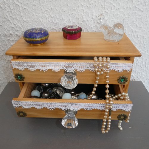 Boite à bijoux en bois - commode miniature