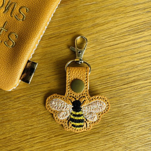 Porte clés brodé abeille