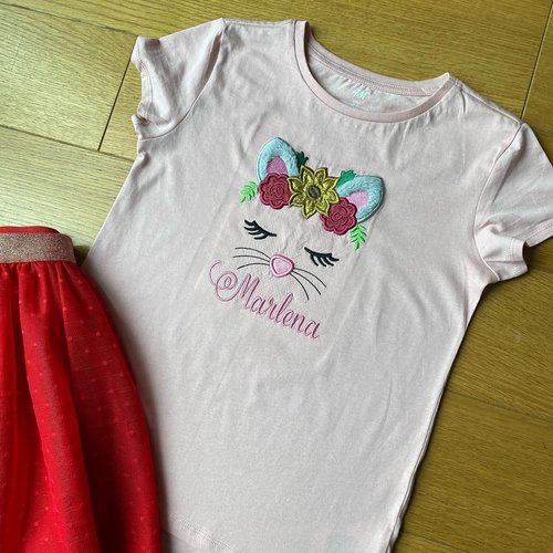 T-shirt enfant brodé & personnalisé chat couronne de fleurs