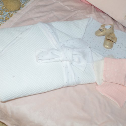 Couverture emmaillotage bébé fait main , gaze de coton nid d'abeille coton blanc