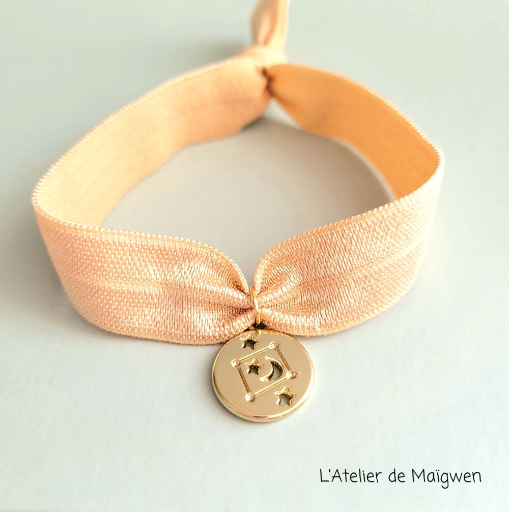 Bracelet ruban élastique pour femme avec pompon ou breloque plaqué