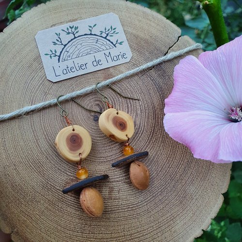 Boucles d'oreilles en bois - buis, noyaux de prunes, coco et perle en verre