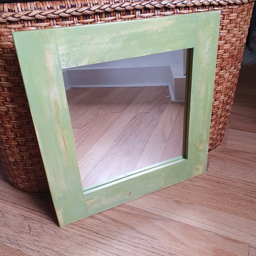 Miroir en bois de palette vert patiné