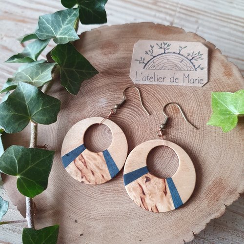 Boucles d'oreilles en bois - sycomore, bleu teinté, bouleau madré.
