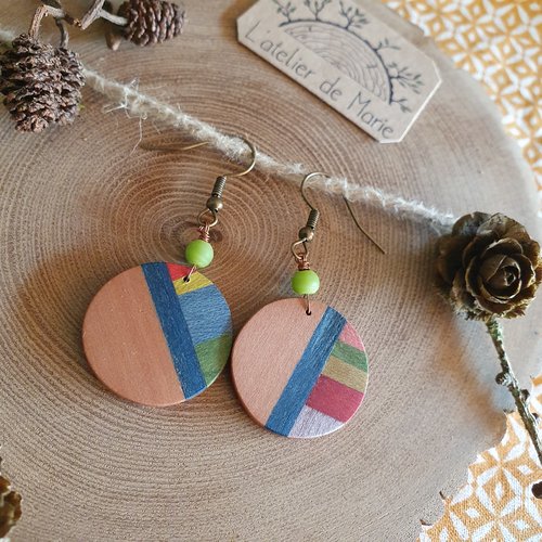 Boucles d'oreilles en bois - poirier, bois teinté bleu et mosaïque.