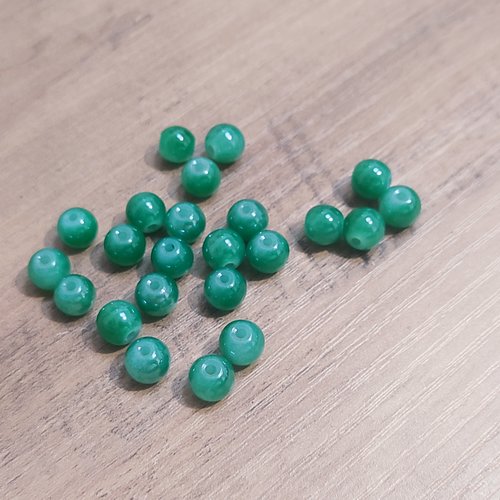 Lot de 20 perles en verre vert 8 mm