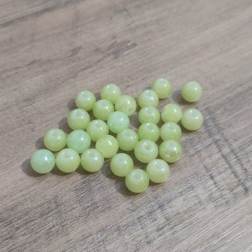 Lot de 25 perles en verre vert 8 mm