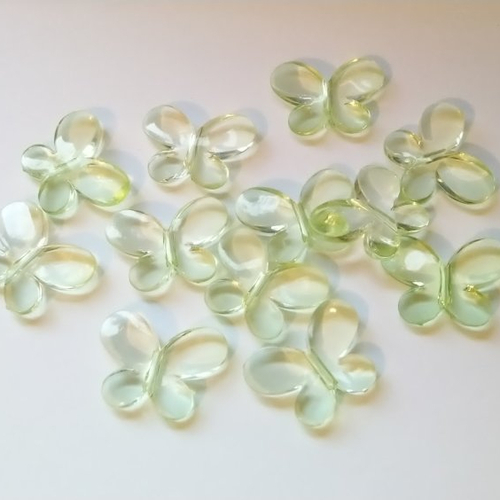 12 perles papillon vert transparents
