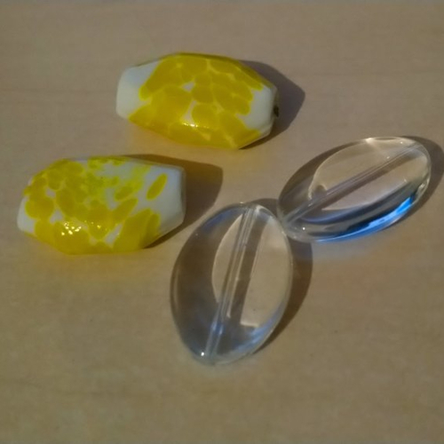 Perles verre ovale transparentes + perles blanches et jaune