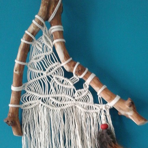 Macramé totem 3