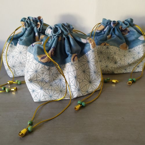 Pochon - modèle fleur bleue