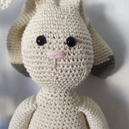 Doudou lapin au crochet - modèle jojo