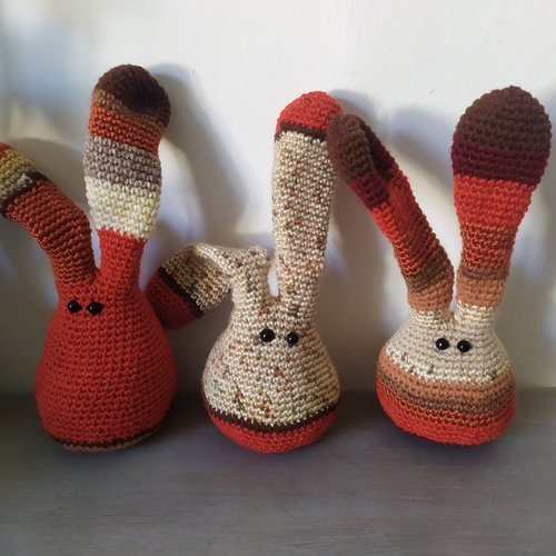 3 doudous lapin au crochet - modèle trio de pâques
