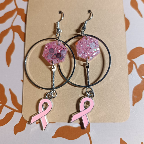 Boucles d'oreilles en résine - octobre rose