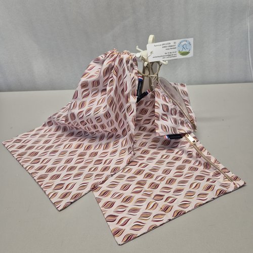 Lot 2 sacs à linge + pochette de sac